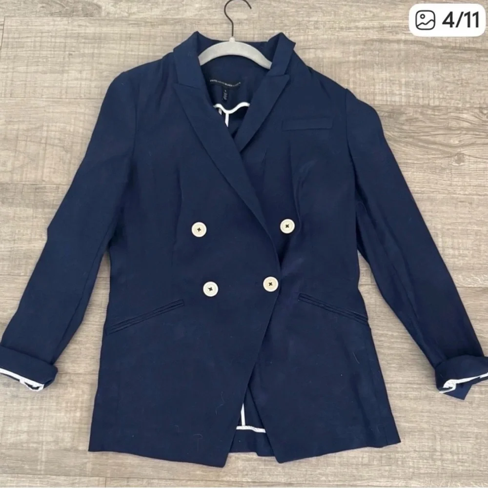 NWT White House Black Market Navy Double-Breasted Blazer with Contrast Buttons - Picture 4 of 9